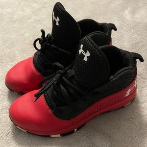 Boys Under Armour basketball shoes - Youth size 3 - great condition